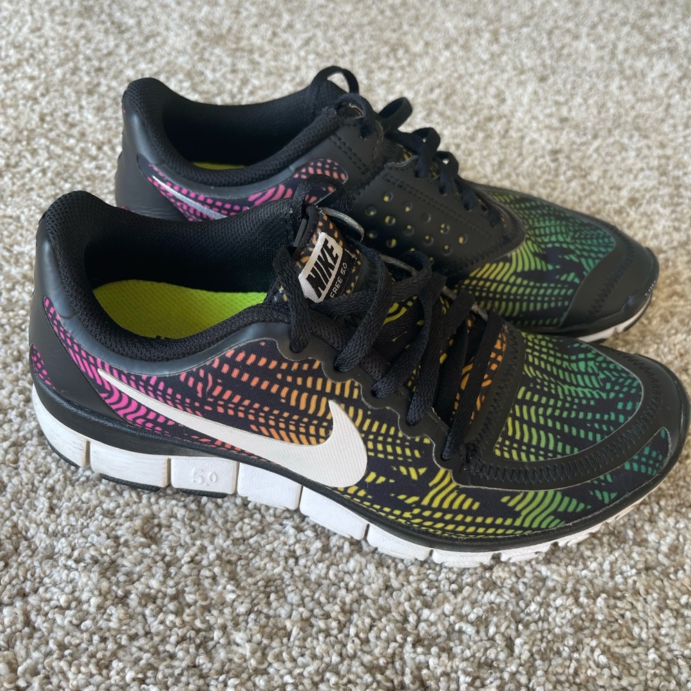Nike Women's Black Multicolor Gradient Athletic Sneakers